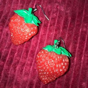 ✨✨Strawberry earrings✨✨